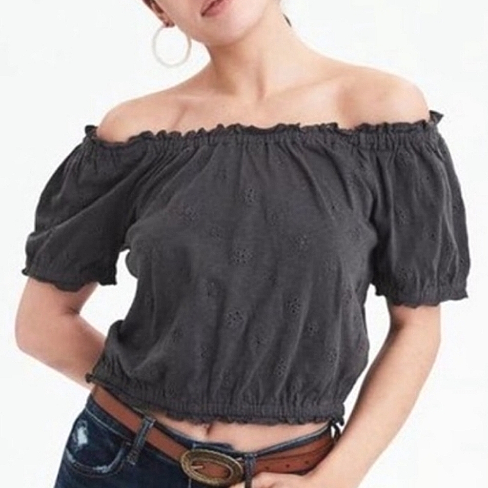 AEO Crop Top Eyelet Off Shoulder Grey Black Small Summery Trendy European